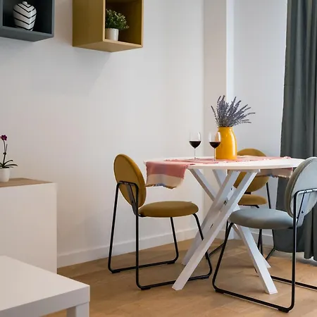 Luxury Near Promenada, 1br Апартаменти Бухарест