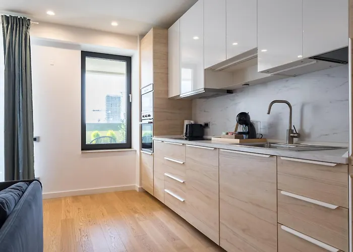 Luxury Near Promenada, 1br Апартаменты